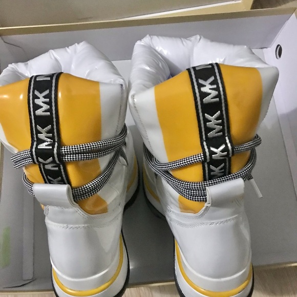 MichaelKors like new winter boots - Picture 10 of 11